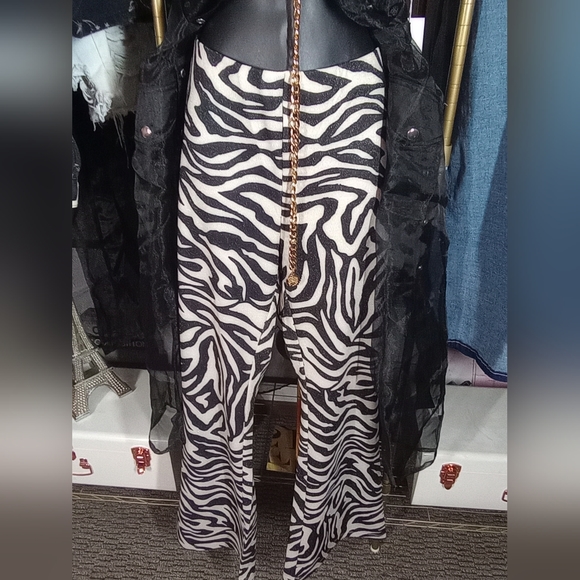 Pants. H&M DIVIDED. Size Large. Animal Print. Boot Cut Flare Leg - Picture 2 of 16
